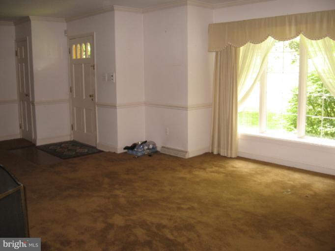 2007 Valley Road Berkeley Springs, WV 25411 - Photo 14 of 30 Living Room