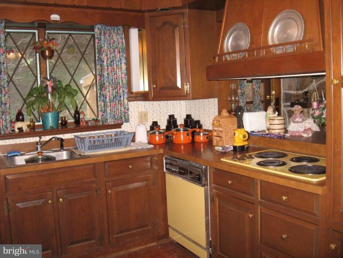 2007 Valley Road Berkeley Springs, WV 25411 - Photo 16 of 30 Kitchen