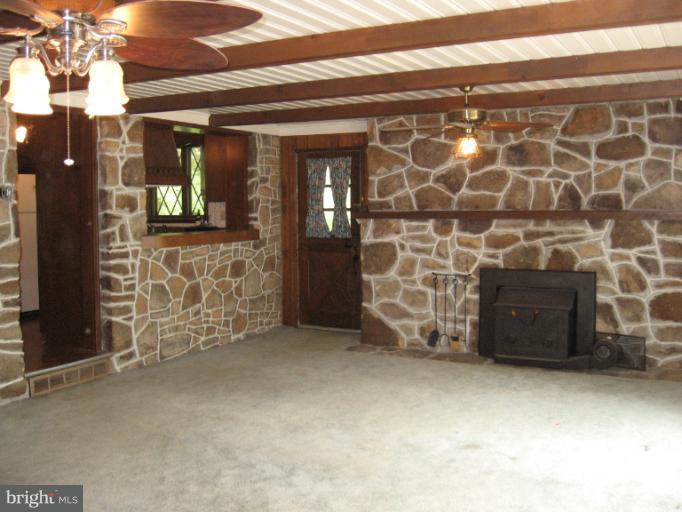 2007 Valley Road Berkeley Springs, WV 25411 - Photo 18 of 30 Family Room