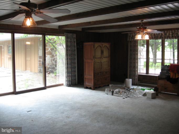 2007 Valley Road Berkeley Springs, WV 25411 - Photo 20 of 30 Family Room