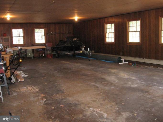 2007 Valley Road Berkeley Springs, WV 25411 - Photo 23 of 30 Garage 2