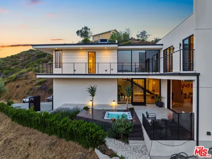 $3,200,000 | 33433 Decker School Road, Malibu, CA 90265