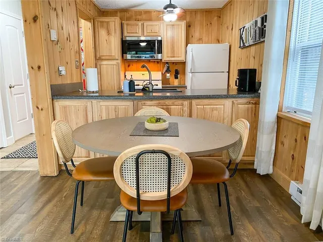 $179,999 | 103 Mid Holiday Lane, Beech Mountain, NC 28604