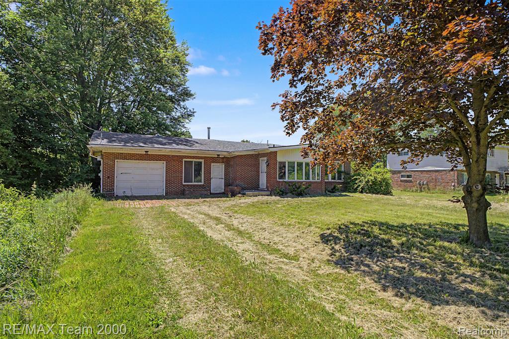 2145 Oakville Waltz Road New Boston, MI 48164 - Photo 3 of 56