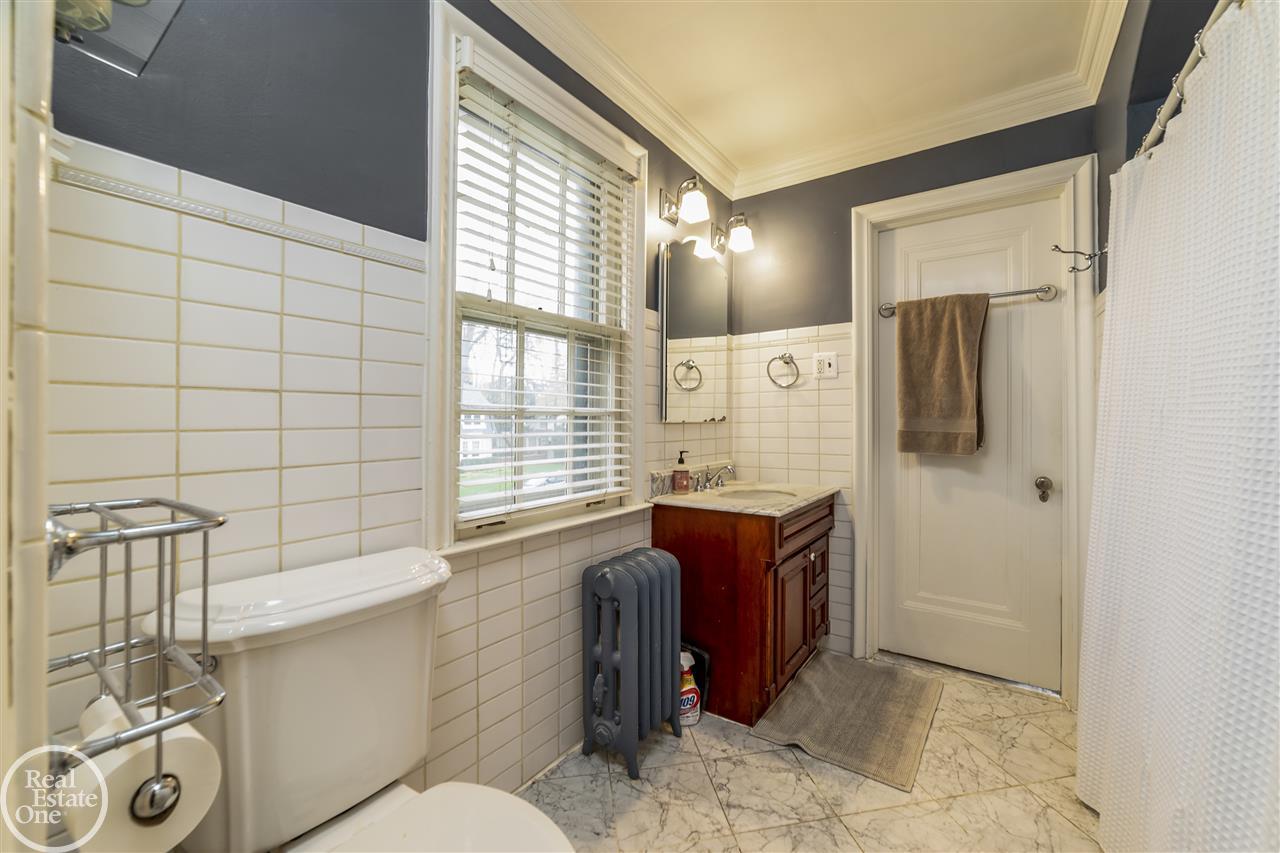 69 Moran Road Grosse Pointe, MI 48236 - Photo 22 of 44 50003422-21.JPG