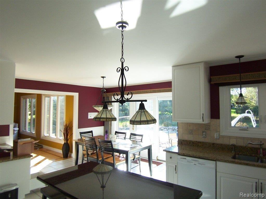 1961 Blue Grass Drive Rochester, MI 48306 - Photo 54 of 57 4-Kitchen.jpg