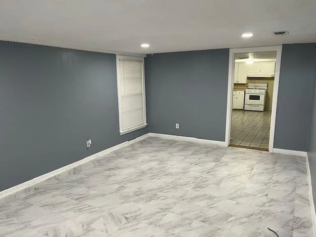 $1,300 | 409 North College Drive, Keene, TX 76059