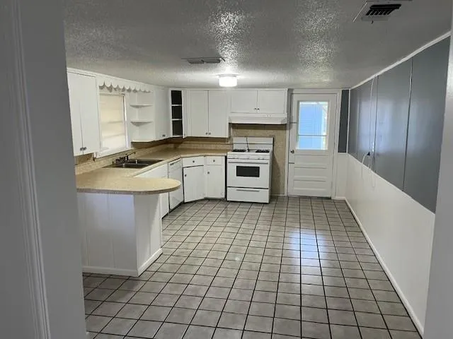 $1,300 | 409 North College Drive, Keene, TX 76059