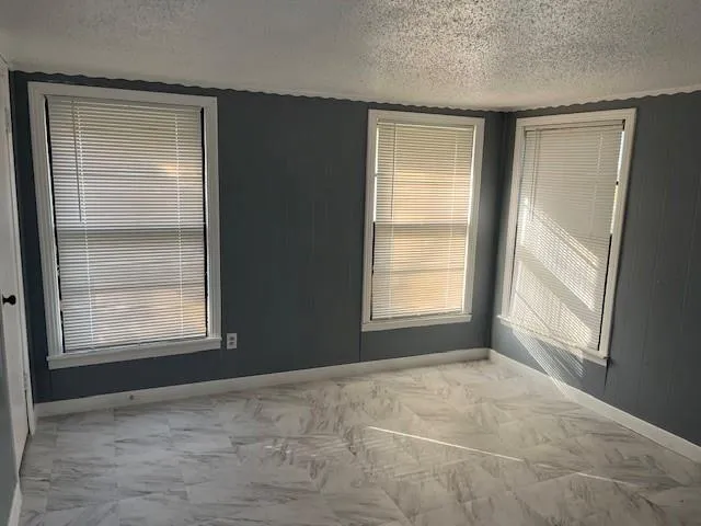 $1,300 | 409 North College Drive, Keene, TX 76059