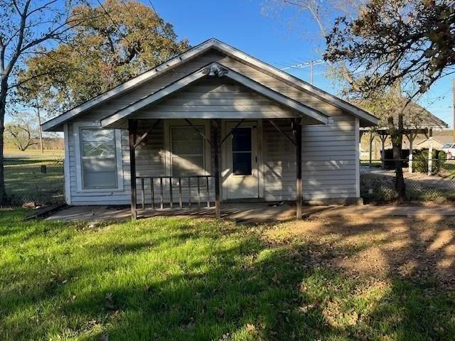 $1,300 | 409 North College Drive, Keene, TX 76059