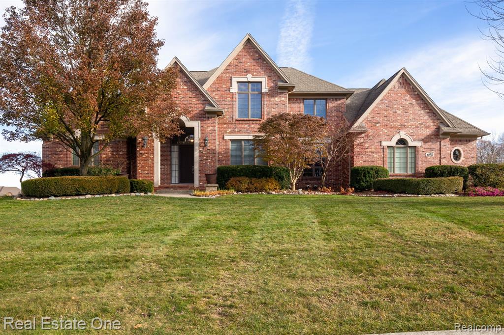 658 Langley Road Rochester Hills, MI 48309 - Photo 1 of 55