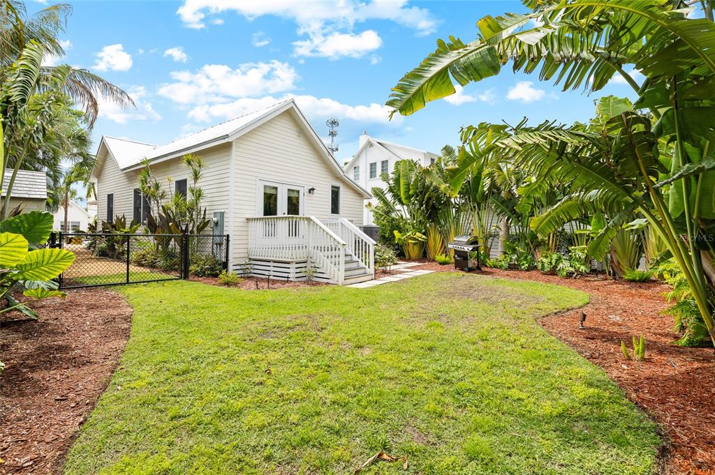 340 Palm Avenue Boca Grande, FL 33921 - Photo 32 of 38 a house view with a garden space