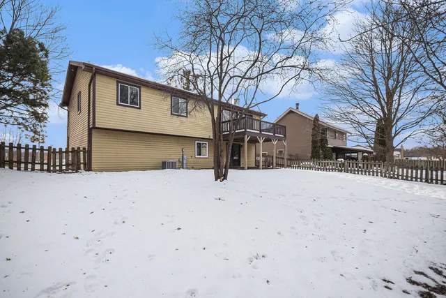 $399,900 | 5449 Arlington Drive East, Hanover Park, IL 60133