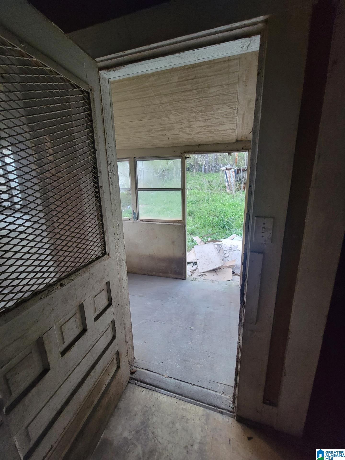 2404 30th Street Southwest Birmingham, AL 35208 - Photo 4 of 13