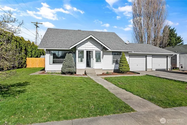 $410,000 | 208 Harrison Street, Sumas, WA 98295