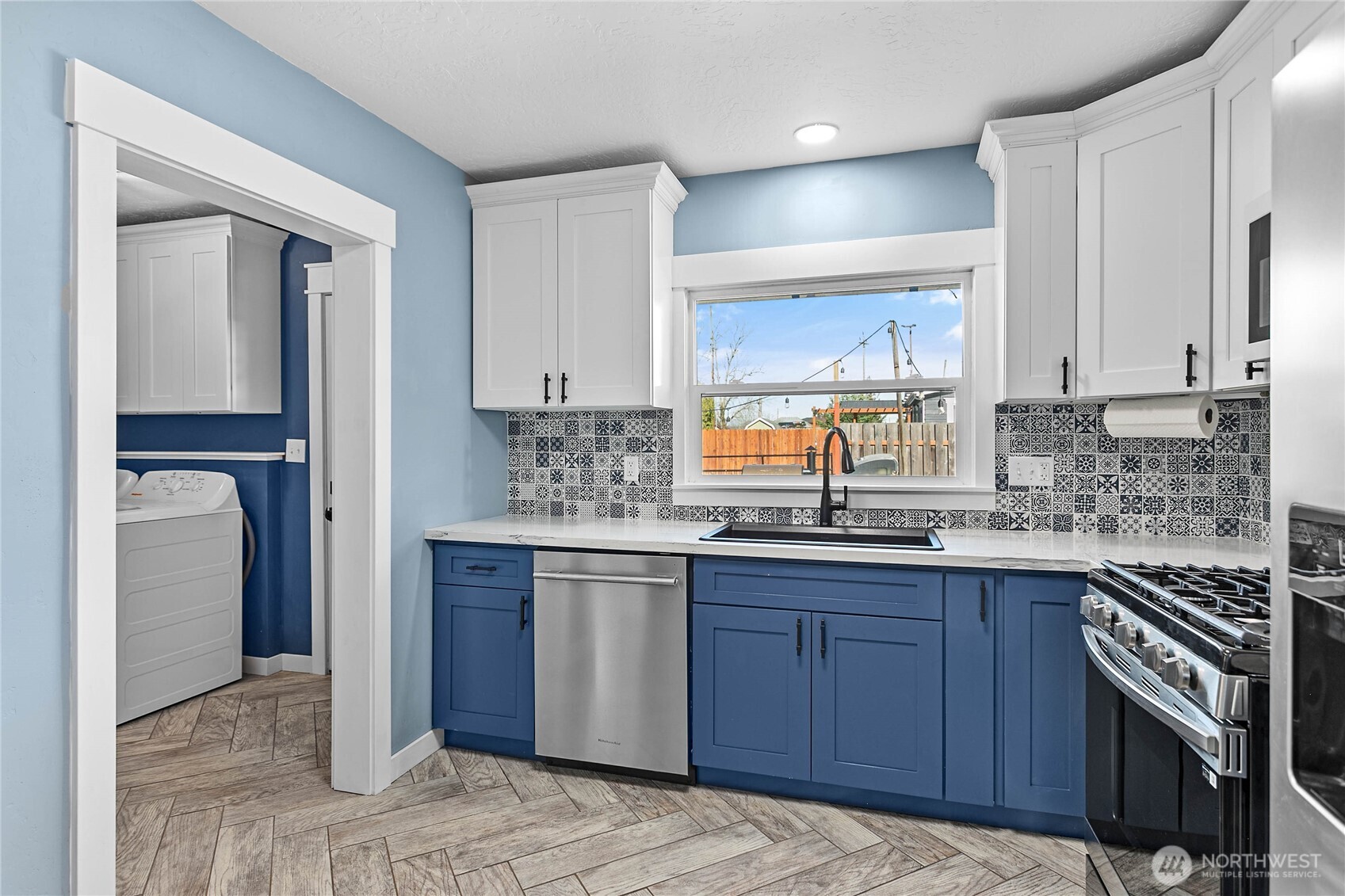 208 Harrison Street Sumas, WA 98295 - Photo 12 of 38