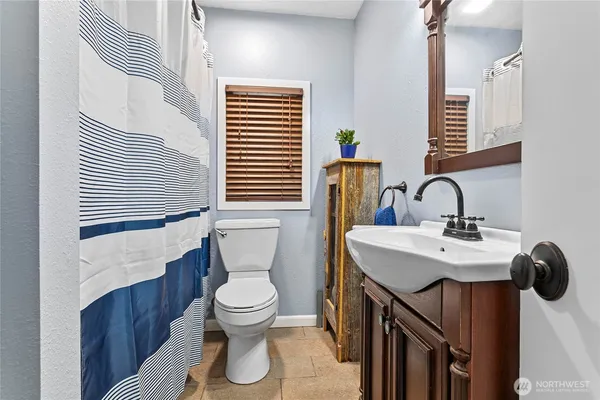 $410,000 | 208 Harrison Street, Sumas, WA 98295