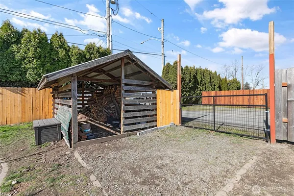 $410,000 | 208 Harrison Street, Sumas, WA 98295