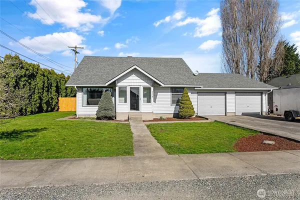$410,000 | 208 Harrison Street, Sumas, WA 98295