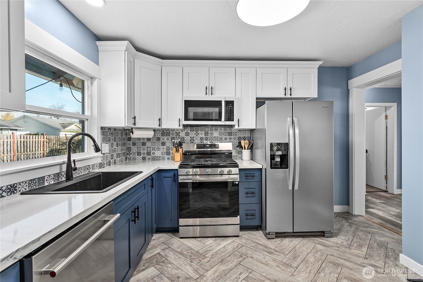 208 Harrison Street Sumas, WA 98295 - Photo 9 of 38