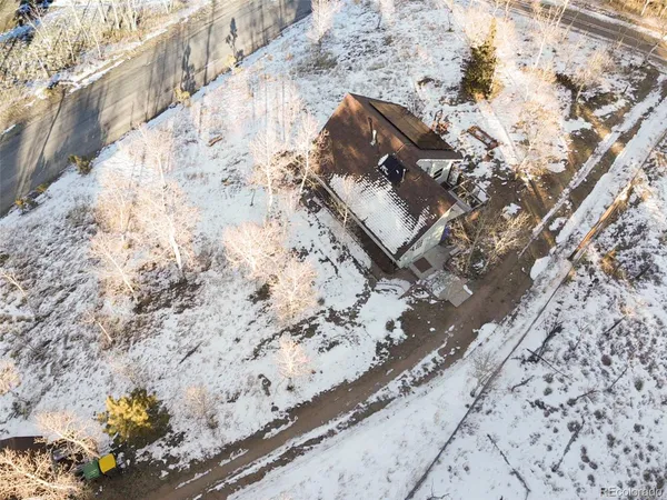 a view of house with a yard