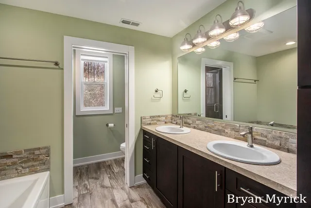 $1,150,000 | 4656 Arbor Trail, Holland, MI 49423