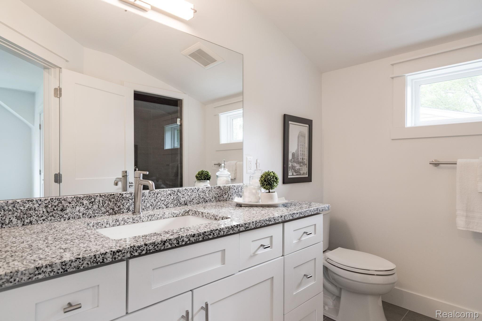 159 Maywood Avenue Rochester, MI 48307 - Photo 29 of 41 Master bath
