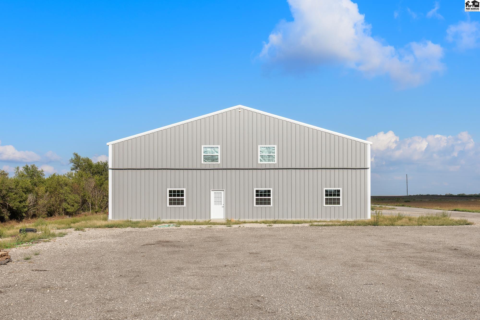 2939 North Halstead Road Halstead, KS 67056 - Photo 5 of 50 Gallery Image 5