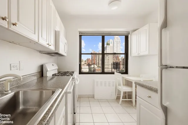 $1,150,000 | 345 East 80th Street, Unit 15B | Upper East Side