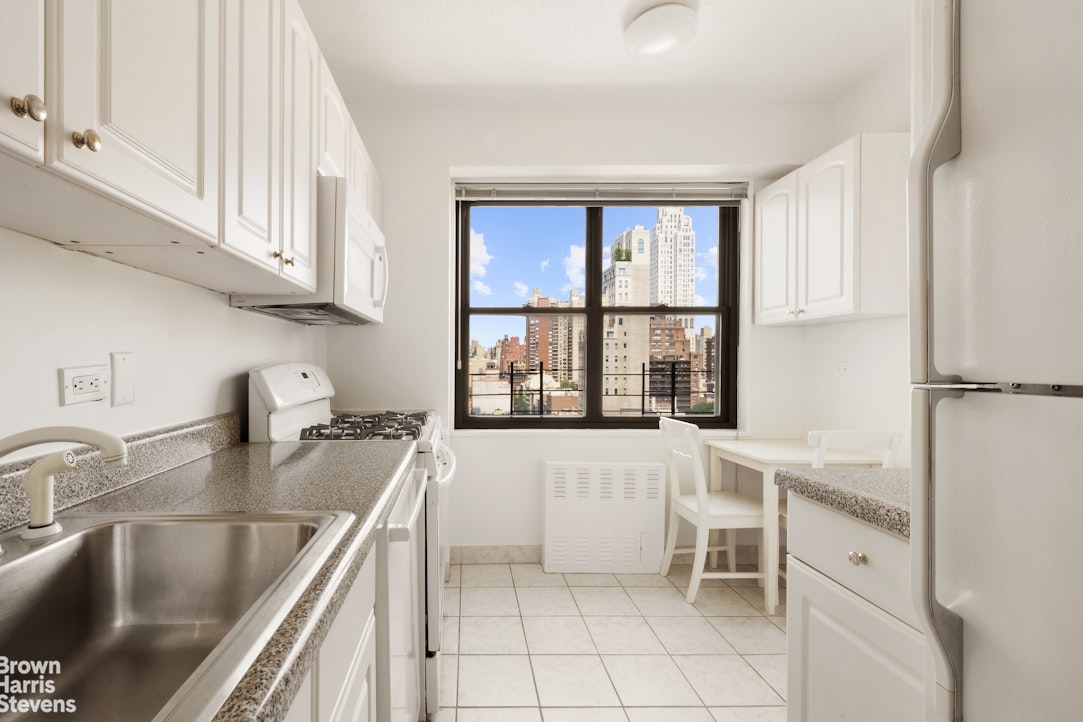 345 East 80th Street, Unit 15B Manhattan, NY 10075 - Photo 8 of 13