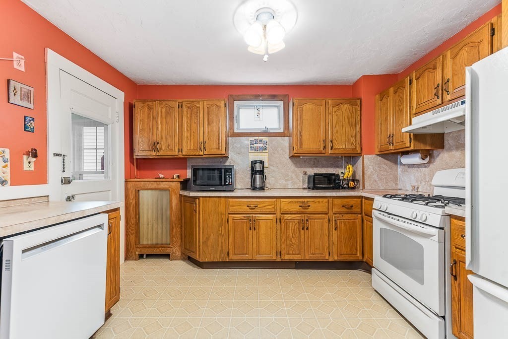 28 East Riverside Drive Dedham, MA 02026 - Photo 19 of 34 Gallery Image 19