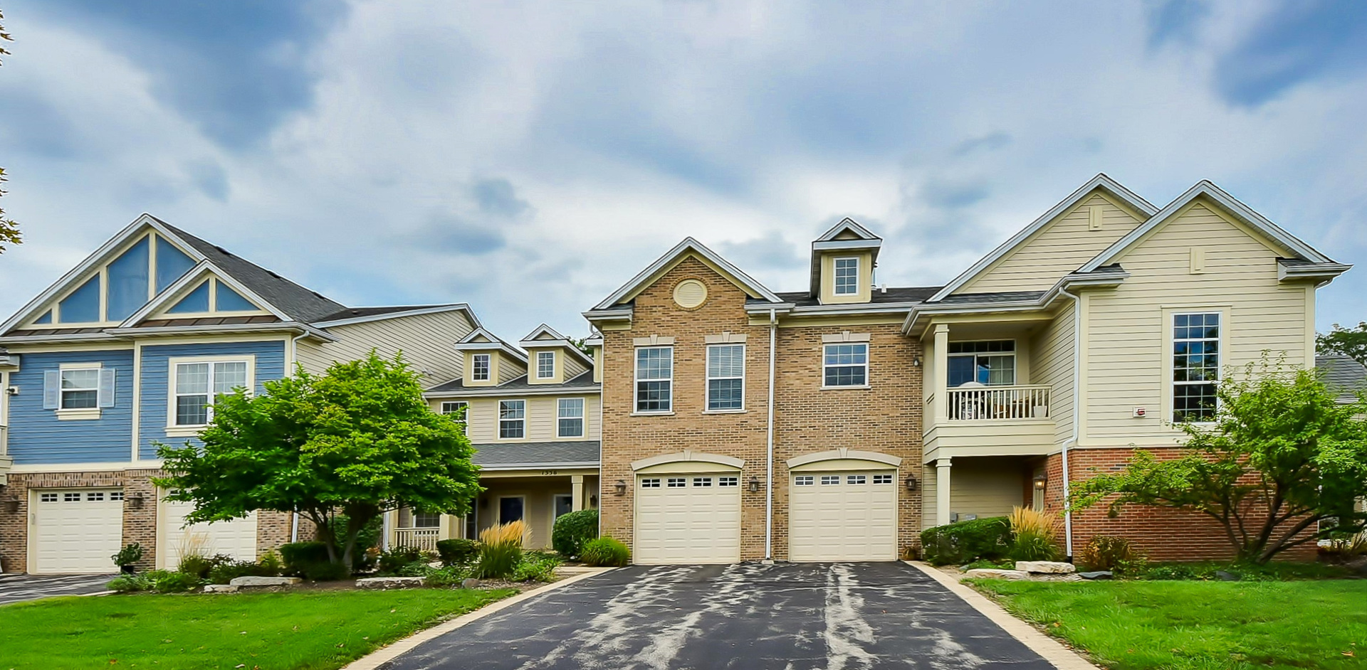 1356 Scarboro Road, Unit 805 Schaumburg, IL 60193 - Photo 1 of 1 a front view of a house with a yard and garage
