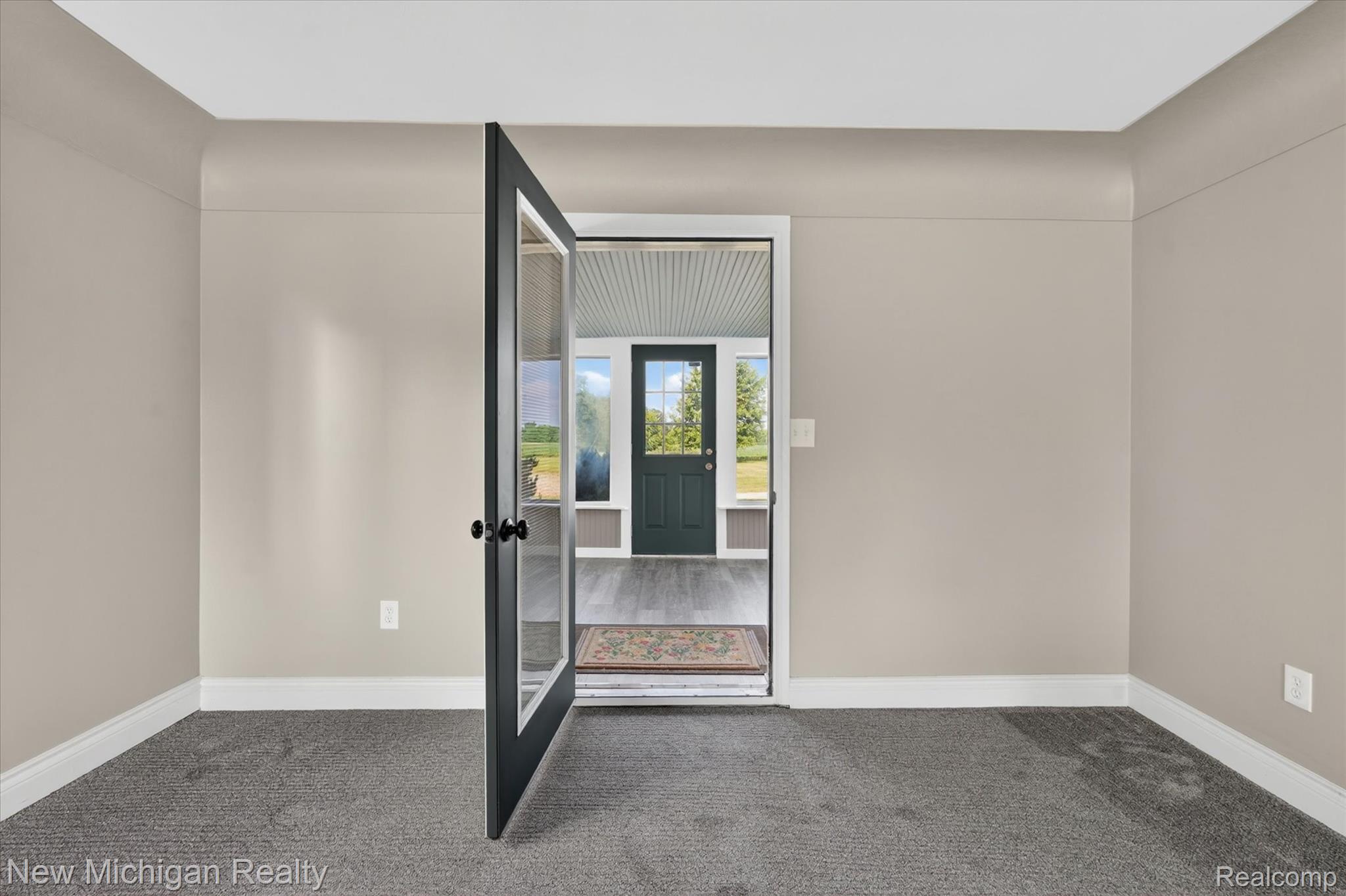 11374 Lahring Road Gaines, MI 48436 - Photo 8 of 66 Entrance into Living Room