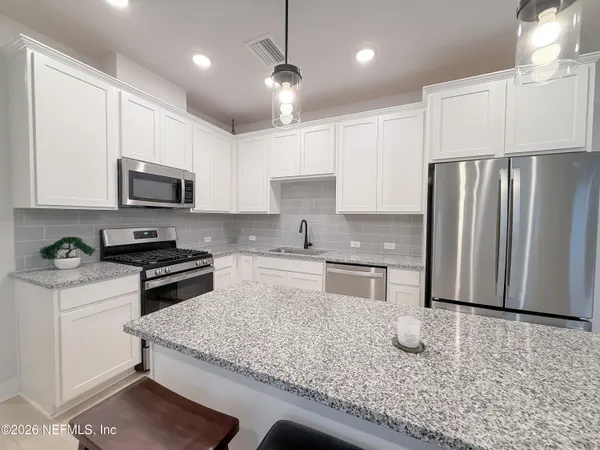 $2,450 | 11102 Quantum Court, Jacksonville, FL 32256