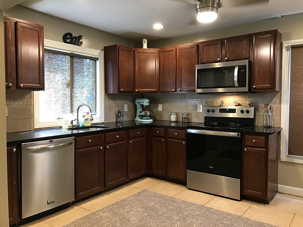 38 Bruce Street Springfield, MA 01119 - Photo 4 of 19 Gallery Image 4