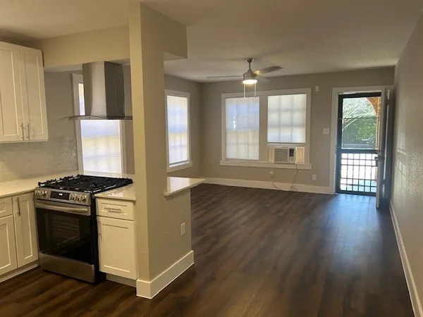 $1,300 | 2428 Avenue 0 1/2 Street, Unit 2, Galveston, TX 77554