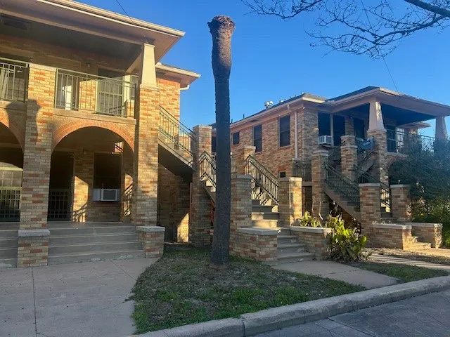 $1,500 | 2428 Avenue 0 1/2 Street, Unit 2, Galveston, TX 77554