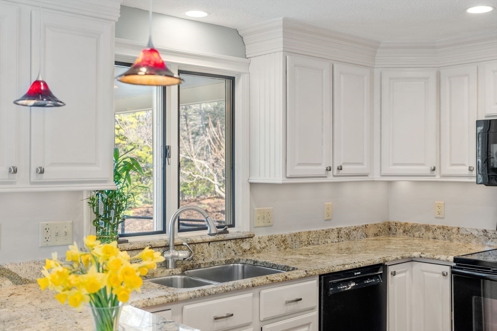 1 Lancaster Place Andover, MA 01810 - Photo 11 of 41