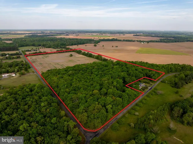 an aerial view of tennis court