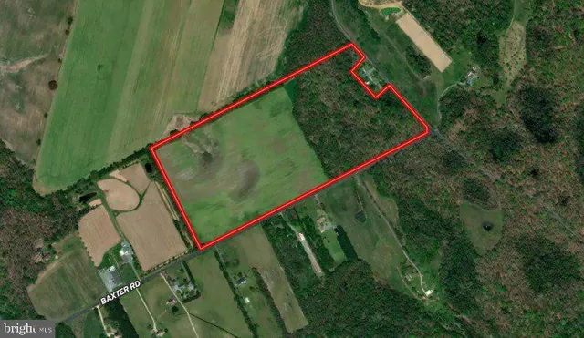 a view of a tennis court