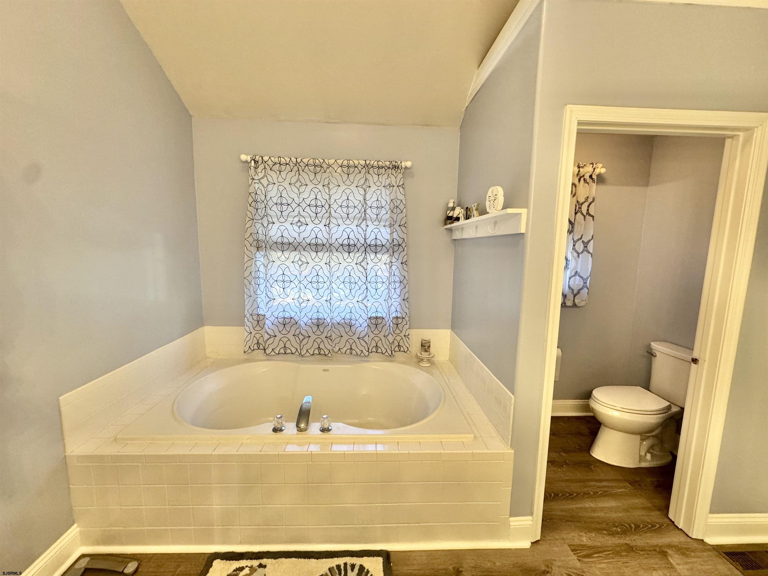 215 Prancer Road Egg Harbor Township, NJ 08234 - Photo 31 of 46 a bathroom with a bathtub and toilet