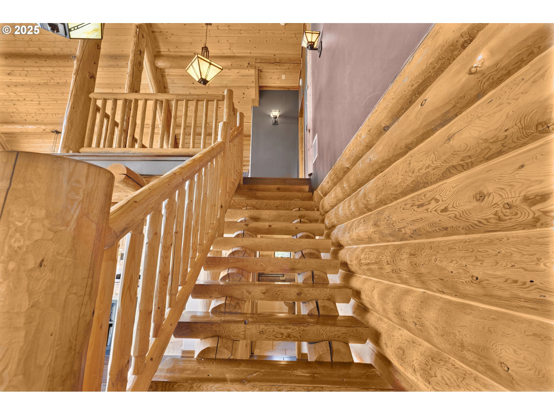 25148 Smittys Place Monroe, OR 97456 - Photo 33 of 48 Staircase