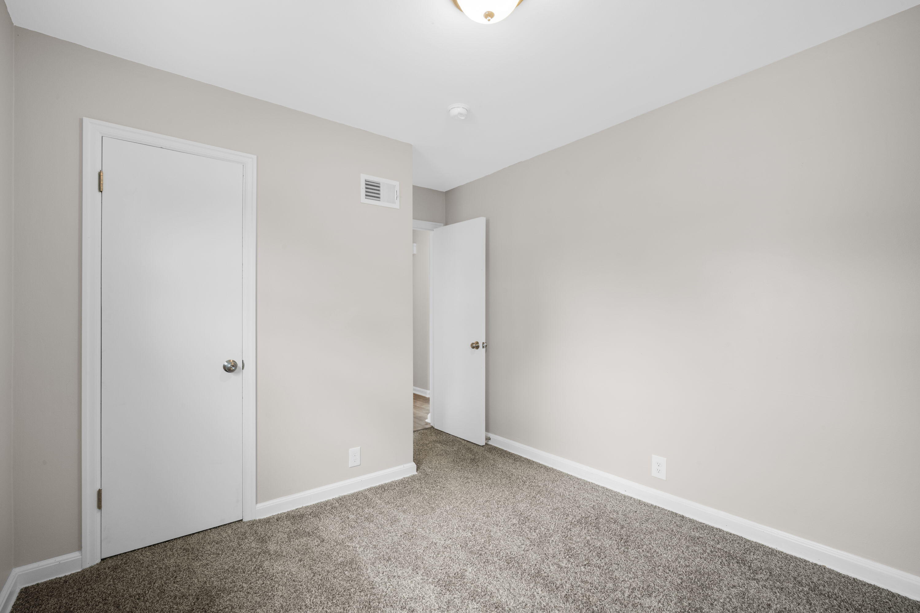 1260 South Edwards Street Brookfield, WI 53005 - Photo 15 of 26 16_imgDSC09117