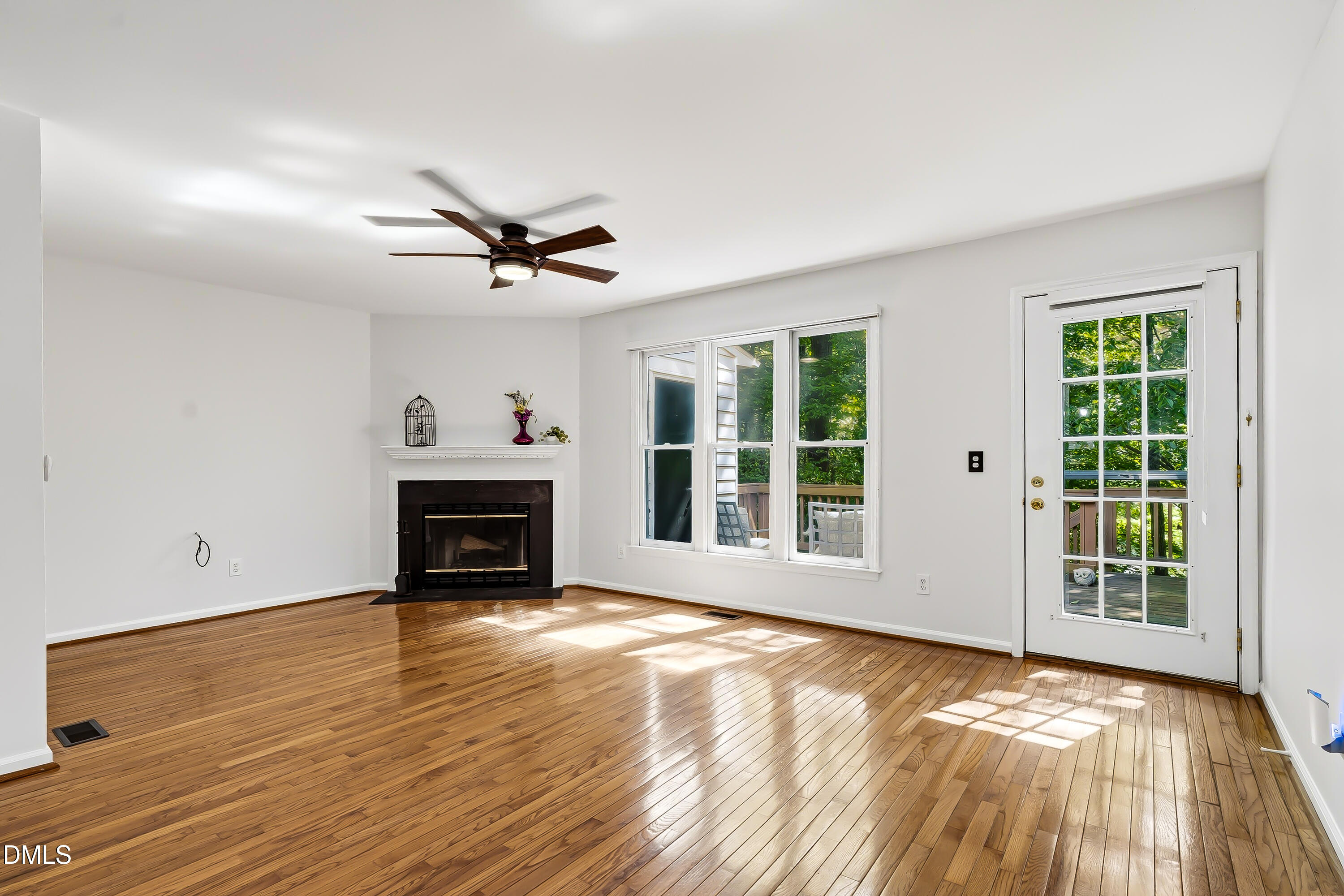 6026 Epping Forest Drive Raleigh, NC 27613 - Photo 11 of 46 Living Room