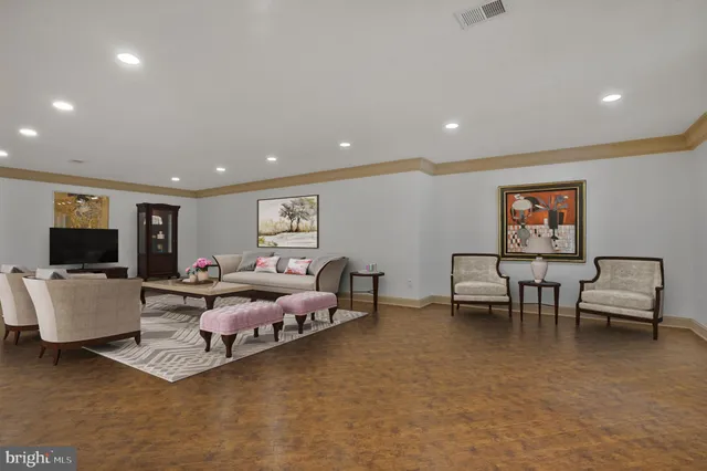 $5,900,000 | 8023 Georgetown Pike, McLean, VA 22102