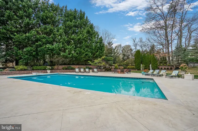 $5,900,000 | 8023 Georgetown Pike, McLean, VA 22102