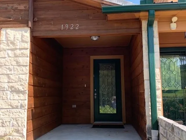 $1,999 | 1922 20th Street, Huntsville, TX 77340