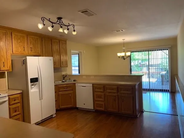 $1,999 | 1922 20th Street, Huntsville, TX 77340