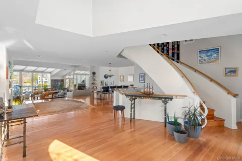 $1,699,000 | 6 Lady Jane Way, Northport, NY 11768
