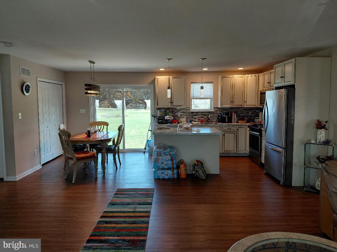 91 Stewart Road Pilesgrove, NJ 08098 - Photo 4 of 27 Bright and inviting open kitchen space.